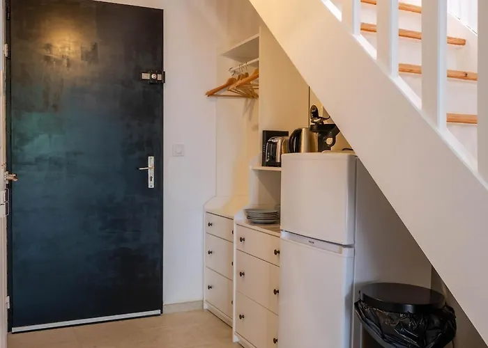 Appartamento Duplex Cosy Avec Rooftop Vue Mer, Almanarre *